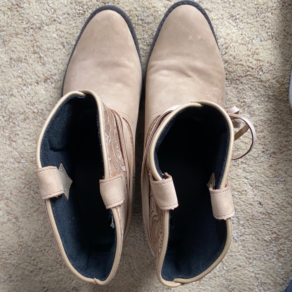 Dingo Flower Short Tan Boots